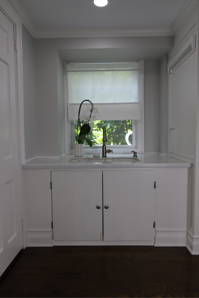 How to organize laundry cabinets